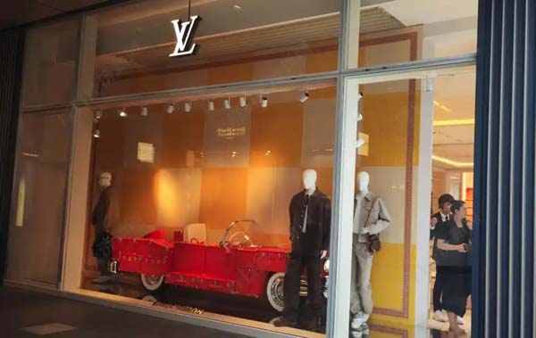 约42万名奢侈品买家的信息“被泄露”！香港隐私公署亮剑LV：正在调查，若泄露且不纠正错误或面临刑事诉讼