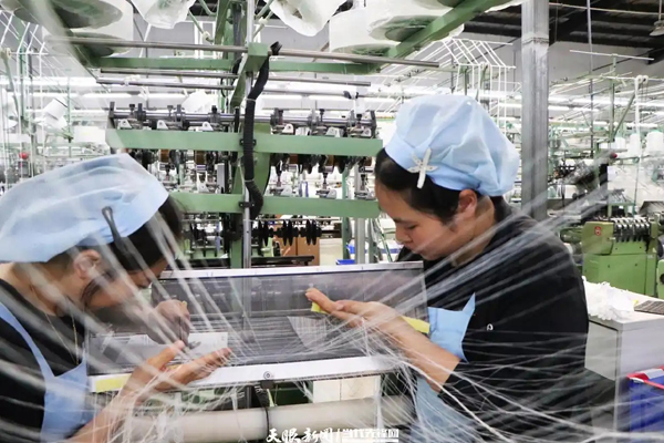 毕节高新区40余家轻纺服装企业生产“忙”