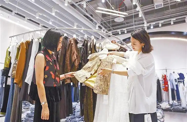 4000余家源头厂商集中展示秋冬新品 永定城采批节助力北方服鞋产业升级
