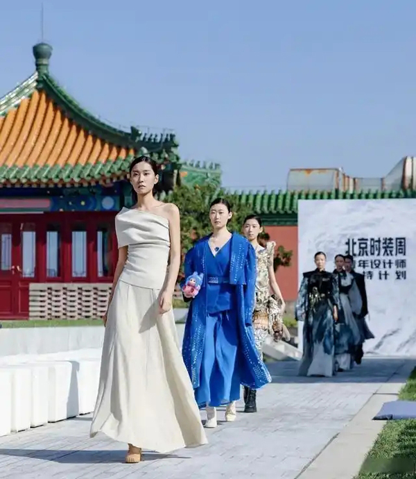 300+品牌、150+线下时尚活动……一场沉浸式时尚购物狂欢正在京城近百家商业体上演