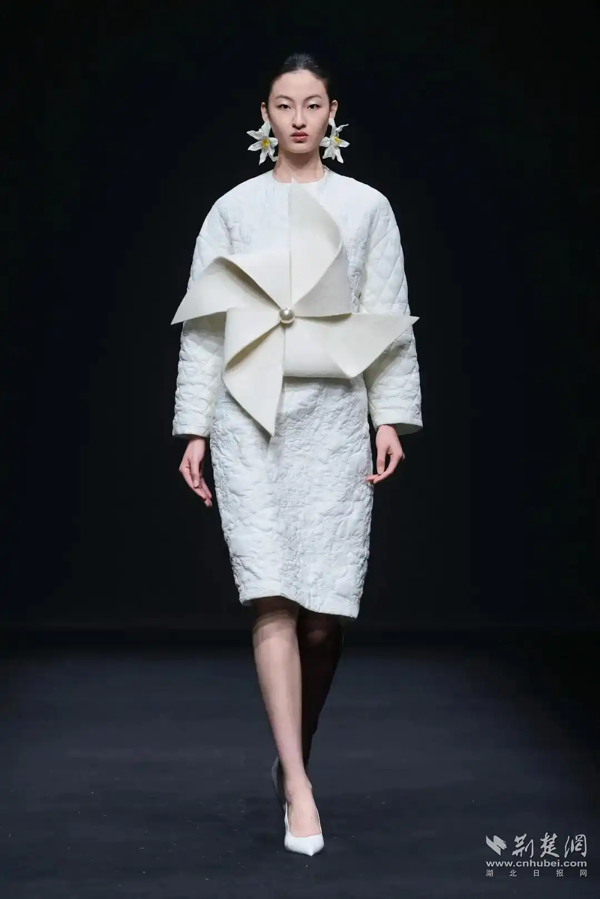 从课堂走向秀场 高校教师原创品牌亮相中国国际时装周